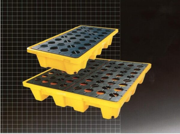 Spill-proof plastic oil tray